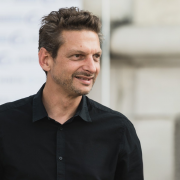 Entrevista de Philippe Adjadj en  C de Comunicación - Ecommerce y última milla