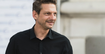 Entrevista de Philippe Adjadj en  C de Comunicación - Ecommerce y última milla